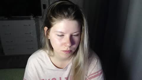 Snapshot of melissa__ray chatting on February 21, 7:21 pm Melissa  Ray online show from February 21, 7:21 pm