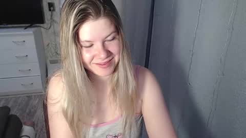 Snapshot of melissa__ray chatting on February 3, 2:14 am Melissa  Ray online show from February 3, 2:14 am