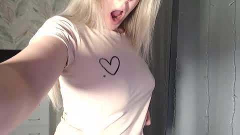 Snapshot of melissa__ray chatting on January 27, 5:37 pm Melissa  Ray online show from January 27, 5:37 pm