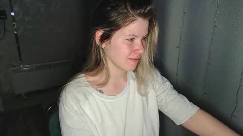 Snapshot of melissa__ray chatting on February 9, 3:34 pm Melissa  Ray online show from February 9, 3:34 pm