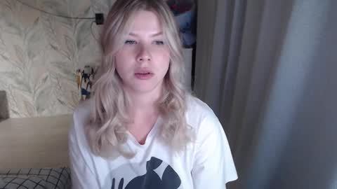 Snapshot of melissa__ray chatting on September 28, 5:40 pm Melissa  Ray online show from September 28, 5:40 pm