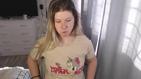 Snapshot of melissa__ray chatting on March 3, 8:10 am Melissa  Ray online show from March 3, 8:10 am