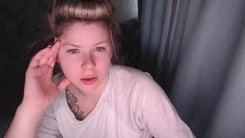 Snapshot of melissa__ray chatting on October 25, 2:30 am Melissa  Ray online show from October 25, 2:30 am