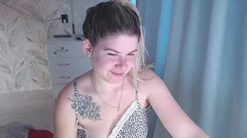 Melissa  Ray online show from November 10, 3:01 am