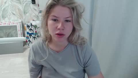 Snapshot of melissa__ray chatting on October 3, 3:00 am Melissa  Ray online show from October 3, 3:00 am