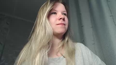 Snapshot of melissa__ray chatting on February 9, 3:00 am Melissa  Ray online show from February 9, 3:00 am