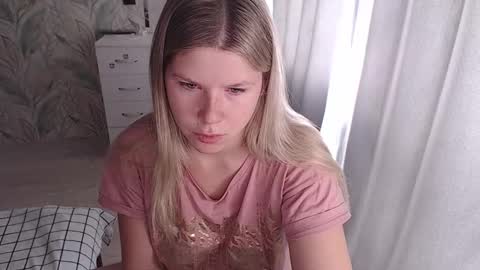 Snapshot of melissa__ray chatting on October 19, 6:26 am Melissa  Ray online show from October 19, 6:26 am
