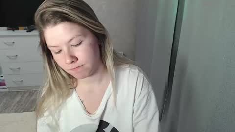 Snapshot of melissa__ray chatting on February 15, 5:17 pm Melissa  Ray online show from February 15, 5:17 pm
