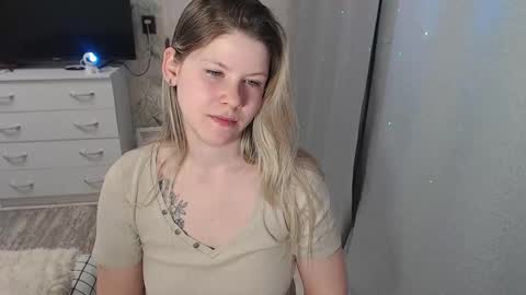 Snapshot of melissa__ray chatting on March 7, 5:17 pm Melissa  Ray online show from March 7, 5:17 pm