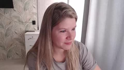 Snapshot of melissa__ray chatting on October 15, 5:32 am Melissa  Ray online show from October 15, 5:32 am
