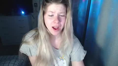 Snapshot of melissa__ray chatting on March 5, 10:23 pm Melissa  Ray online show from March 5, 10:23 pm
