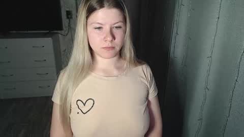 Snapshot of melissa__ray chatting on February 5, 5:10 pm Melissa  Ray online show from February 5, 5:10 pm