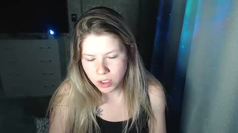 Snapshot of melissa__ray chatting on March 10, 5:39 pm Melissa  Ray online show from March 10, 5:39 pm