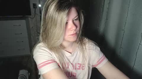Snapshot of melissa__ray chatting on February 1, 5:47 pm Melissa  Ray online show from February 1, 5:47 pm