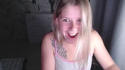 Snapshot of melissa__ray chatting on October 11, 5:04 pm Melissa  Ray online show from October 11, 5:04 pm