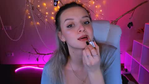 Melissa online show from December 15, 4:01 pm