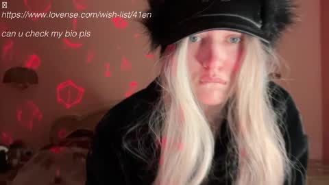 cutebutnyet online show from April 14, 9:53 am