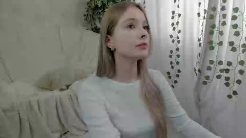Snapshot of mell_milles chatting on February 28, 10:30 am mell milles online show from February 28, 10:30 am