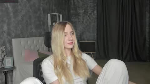 Snapshot of mellisadream chatting on October 2, 2:05 am mellisadream online show from October 2, 2:05 am