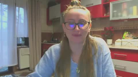 Melly online show from February 8, 2:27 pm