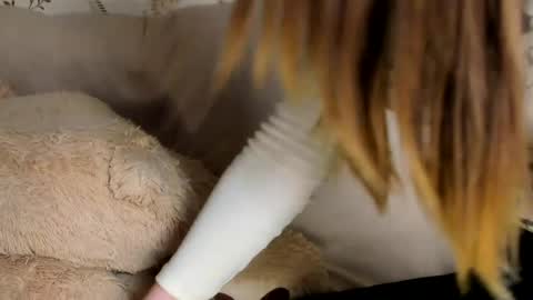 MelMooon online show from April 12, 9:28 pm