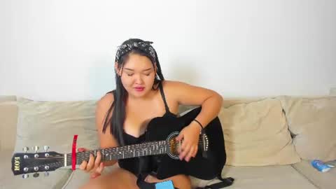 Mia online show from July 11, 8:03 am