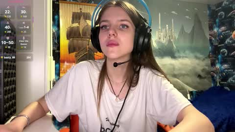 Hi Im Aria 18 years old online show from November 24, 1:57 pm