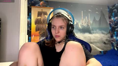 Hi Im Aria 18 years old online show from March 26, 1:46 pm