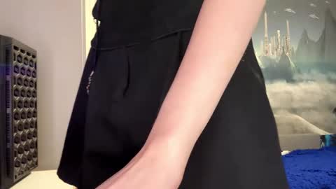 Hi Im Aria 18 years old online show from November 4, 5:18 pm