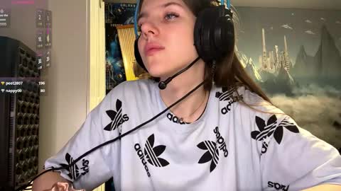 Hi Im Aria 18 years old online show from January 5, 5:27 pm