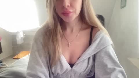 Melodie Sweet online show from December 4, 9:11 am