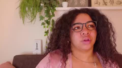  Memphis Williams  online show from February 5, 7:11 am