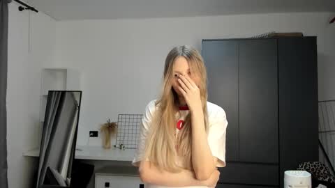 Hello My name is Lily online show from November 3, 2:21 pm