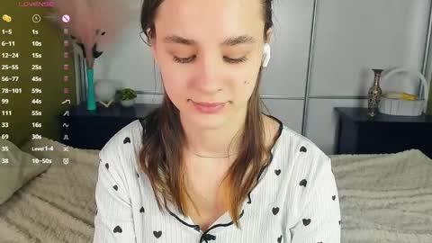 Julie online show from April 13, 8:04 am