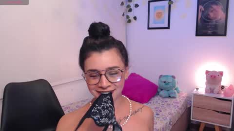 Snapshot of merilynwhithe_ chatting on October 10, 1:54 am Merilyn online show from October 10, 1:54 am