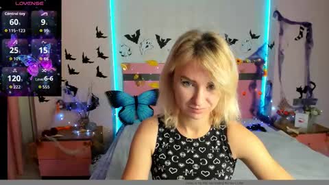 Snapshot of merymidnight chatting on October 21, 5:55 am merymidnight online show from October 21, 5:55 am