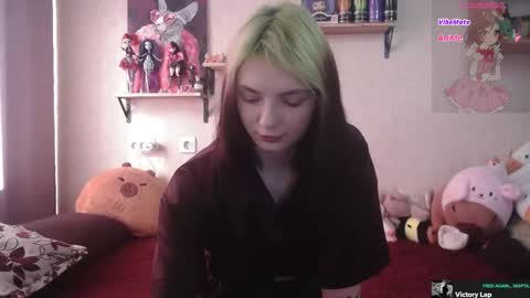 Snapshot of mevis_li chatting on September 20, 3:05 am Mavis online show from September 20, 3:05 am