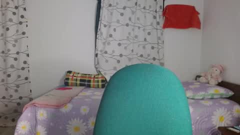 Snapshot of mia__lopez_ chatting on February 19, 1:29 am Mia online show from February 19, 1:29 am