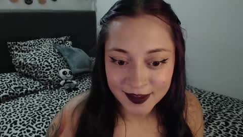 Snapshot of mia_adams_red chatting on January 16, 12:34 am mia online show from January 16, 12:34 am