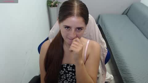 Mia online show from November 22, 1:58 pm