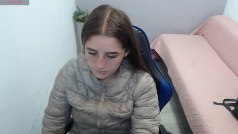 Mia online show from December 22, 1:47 pm