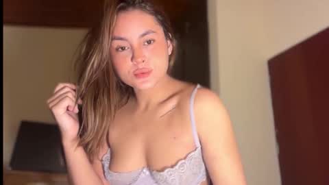 mia_ferrer777 online show from March 3, 5:13 am