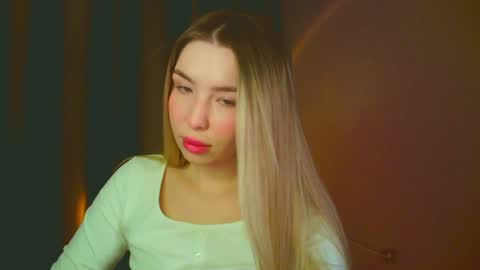 Mia online show from January 7, 2:31 am