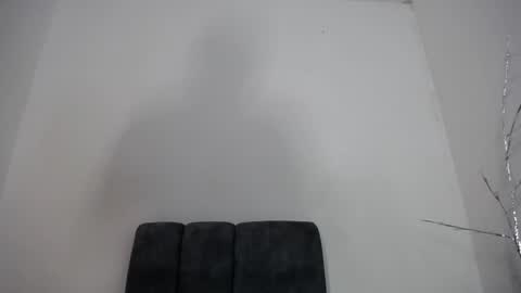 M I A online show from December 23, 10:52 am