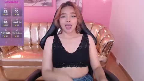 Mia online show from October 25, 1:52 pm