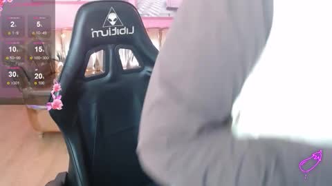 Mia online show from November 7, 1:38 pm