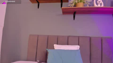 mia_gil_ online show from September 18, 10:52 pm