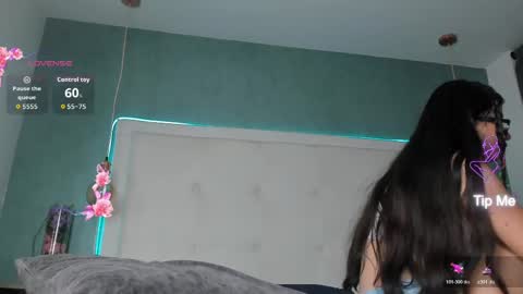mia online show from June 4, 2:43 pm