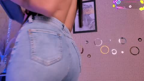 Mia online show from April 9, 2:22 pm