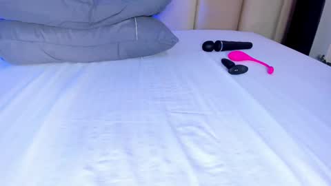  I am Mia  online show from September 30, 1:39 pm